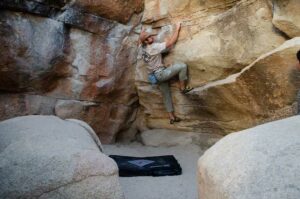 Bouldering Vs Rock Climbing – Which Is For You? - Climbingfacts.com